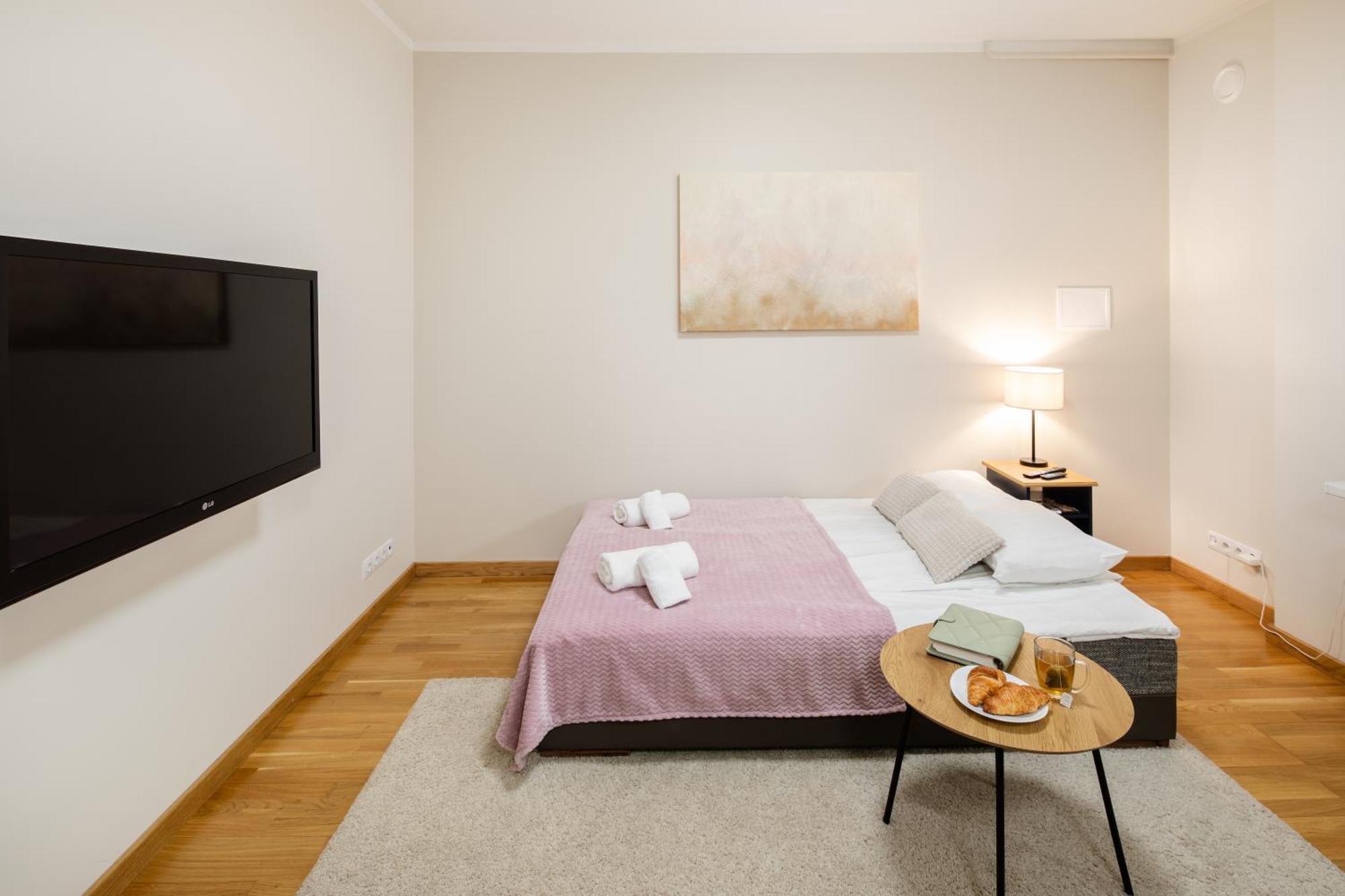 Riga Embassy Center Apartment With Parking Esterno foto
