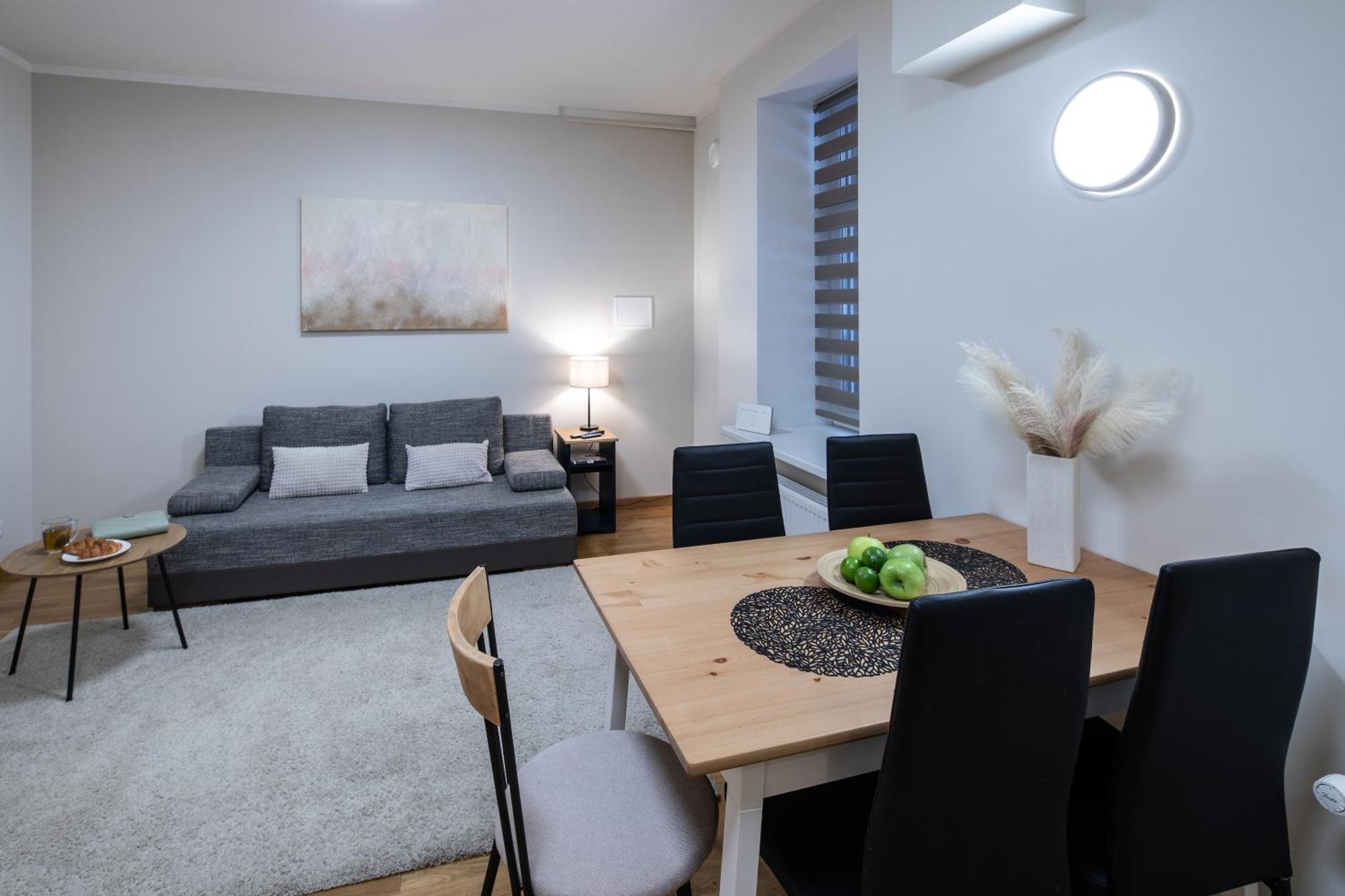 Riga Embassy Center Apartment With Parking Esterno foto